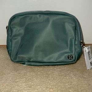NWT large everywhere belt bag in tidewater teal